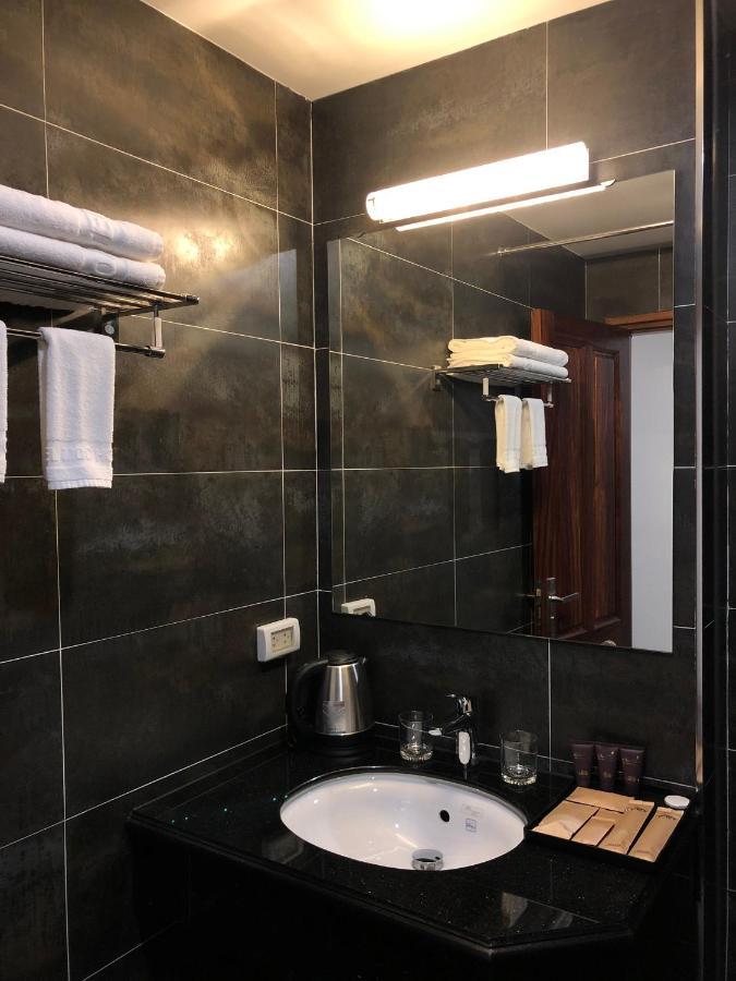 Moc Hoang Hotel ハノイ市 エクステリア 写真